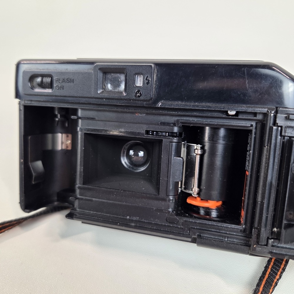 Canon Sure Shot Vintage 35mm Film Camera 38mm f/2.8 - Powers On - Picture 12 of 15